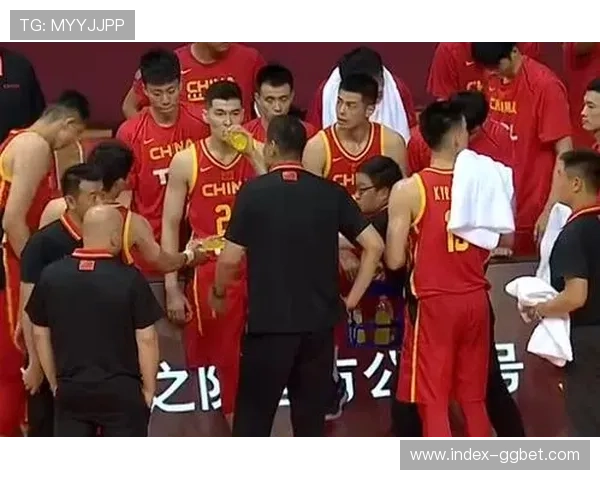 中国男篮半场变阵奏效，局部夹击切断日本外线传导路径